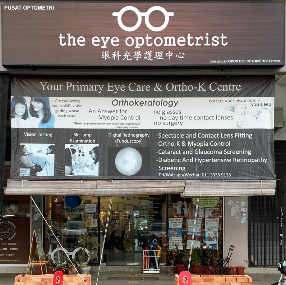 THE EYE OPTOMETRIST